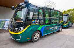 国内首个针对山地城市交通场景的5G自动驾驶小巴车队亮相重庆
