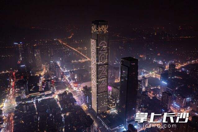湖南第一高楼2022灯光秀全城迎接新年