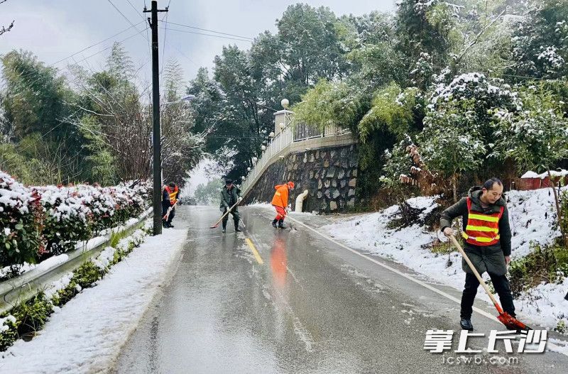 截至29日，开福区主要农村公路积雪均已被清理，保持畅通。