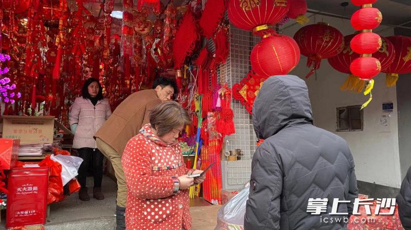 “打非治违”，坡子街街道开展烟花爆竹专项整治