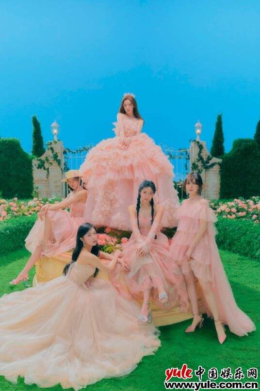 “春日女王”Red Velvet新曲《Feel My Rhythm》表演视频公开，引发热议！
