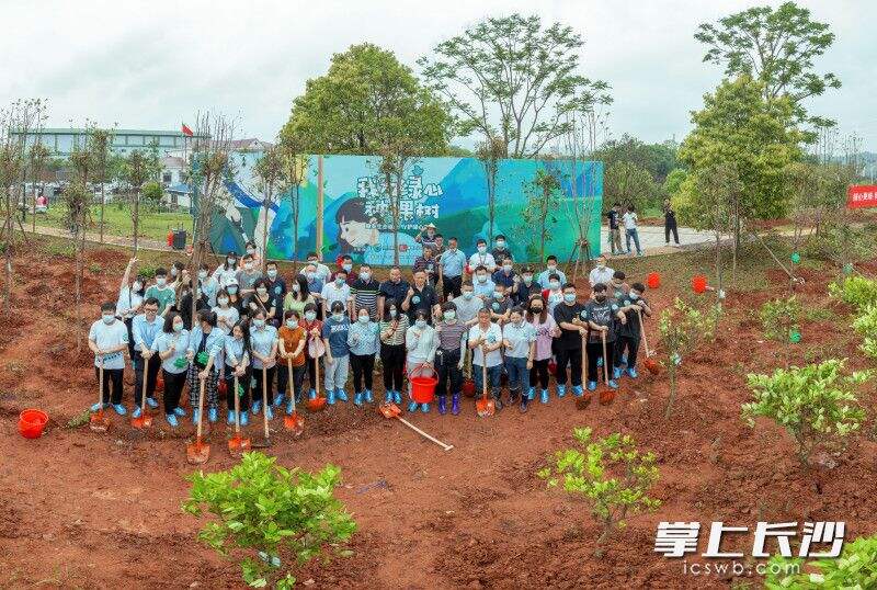 “让绿心更绿——我为绿心种棵树”活动首期种植活动在跳马镇关刀新村举行。