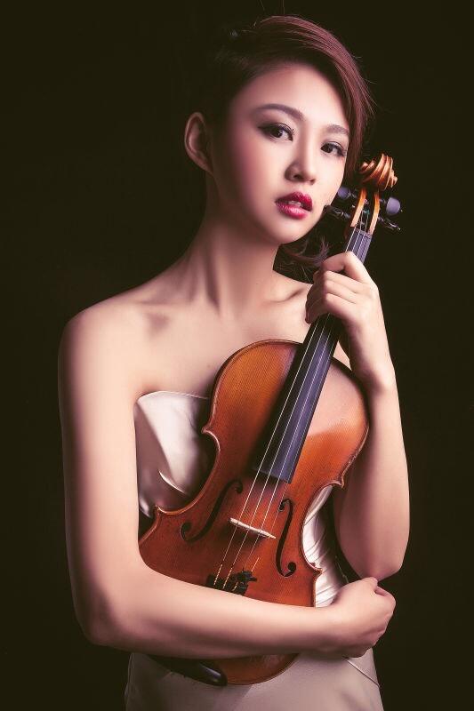 青年小提琴演奏家桃小仙 用音乐”展示”自己