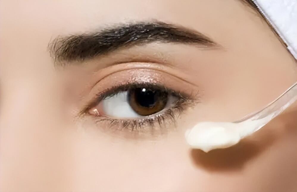 公认最好用的眼霜，郑明明眼霜突破国货护肤品天花板 一套逆转肌龄