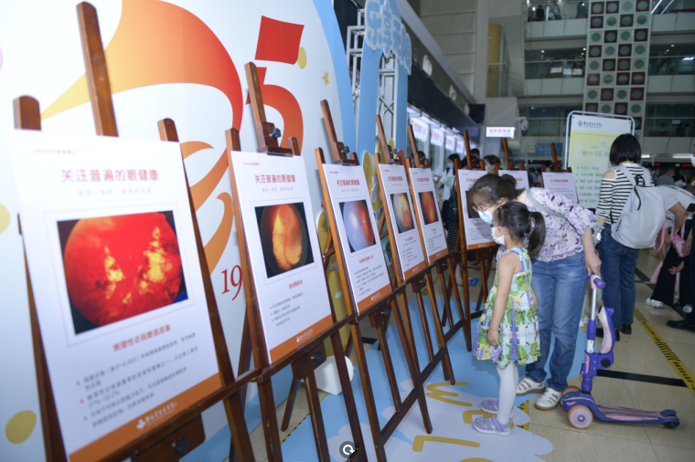 湖南省儿童医院举办眼底眼科疾病眼底图片展。长沙晚报通讯员 姚家琦 摄