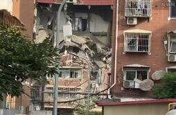 天津发生爆炸小区居民：以为地震了 楼体损毁严重