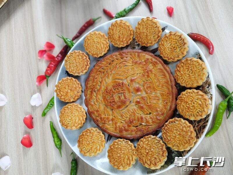 樟树港辣椒月饼新鲜上市。均为湘阴县委宣传部供图