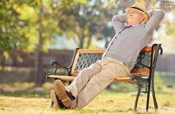 老人每天锻炼和每天静养哪种更长寿？ 百岁老者说出了实话