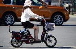 广东：电动自行车能载人吗？ 骑行年龄有限制吗来看答案