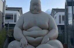 大理两座露天雕塑艺术品被指辱华 被误认为是日本相扑运动员