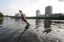 南京一女子水库玩桨板溺亡 只穿着汉服未佩戴任何防护措施