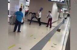 武汉一男子乘地铁不戴口罩被殴打 画面曝光殴打过程