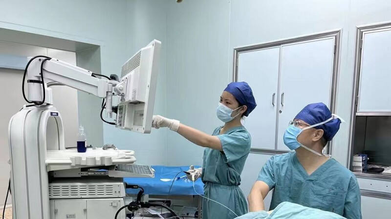 湖南省人民医院专家为侯先生实施全喉切除+内镜下食道黏膜剥离术。均为长沙晚报通讯员 黎秀兰 供图