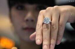 1克拉钻石值多少钱 买钻戒要注意什么？