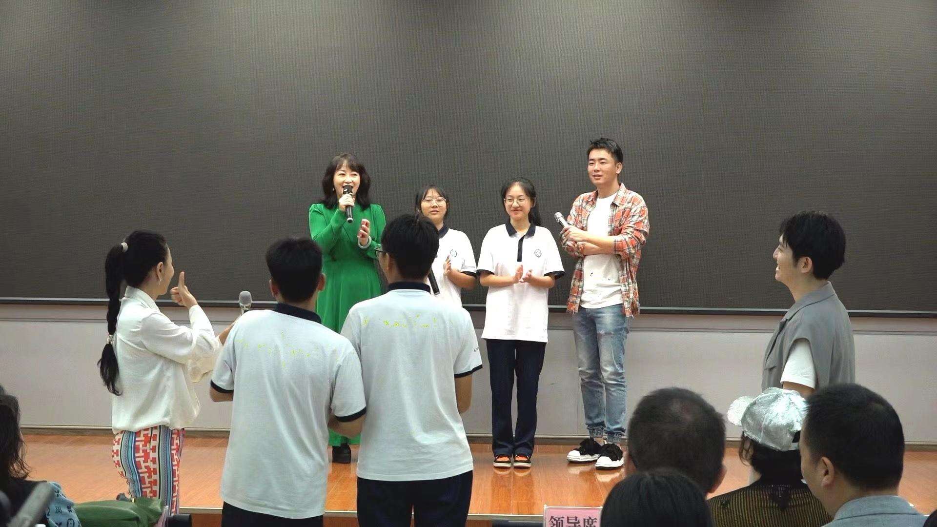 中国视协走进临沧技师学院并举办小分队演出联欢活动
