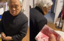 90岁外婆给44岁外孙强塞零花钱 外孙拒绝还满脸“嫌弃”！