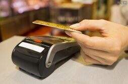 信用卡一直刷爆状况会怎样 会不会封卡？
