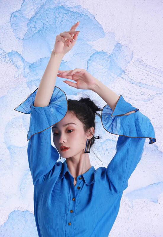 演员陈曦受邀《时尚北京》杂志十月刊专访：我为家乡的变化感到自豪