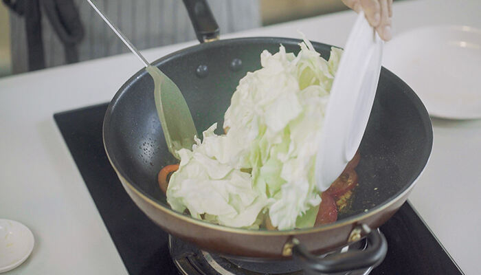 西红柿炒包菜的做法 西红柿炒包菜家常做法