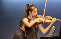 小提琴家罗诗琦，受古典音乐艺术家协会邀请演出莫扎特小提琴协奏曲