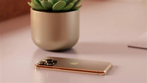 iPhone 15Pro版外观图曝光：直角设计 中框与背部的过渡部分被处理成有弧度的曲面，手感提升