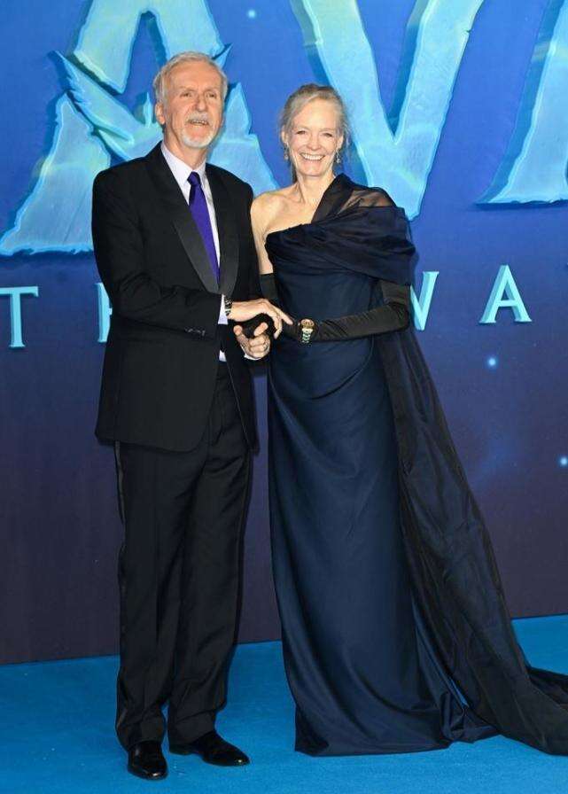 凯特与卡梅隆导演再度合作亮相《阿凡达2》首映式