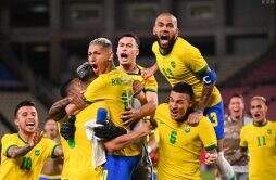 巴西4-1淘汰韩国晋级8强（上半场打入四球）