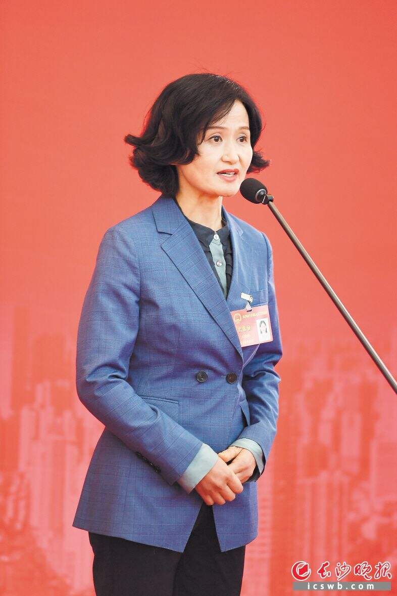 王晓玲代表
