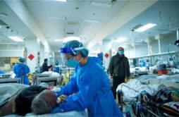 上海“重症高峰已慢慢出现”医院呼吁分流就诊让出“生命通