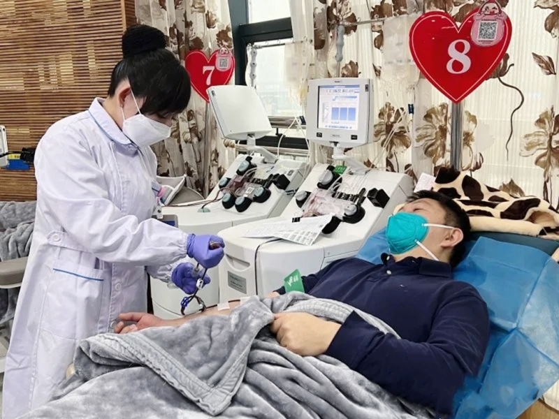 2022年12月28日，陈东再次参与无偿献血。均为医院供图