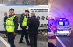 载53人客车在重庆侧翻 3死23人送医治疗