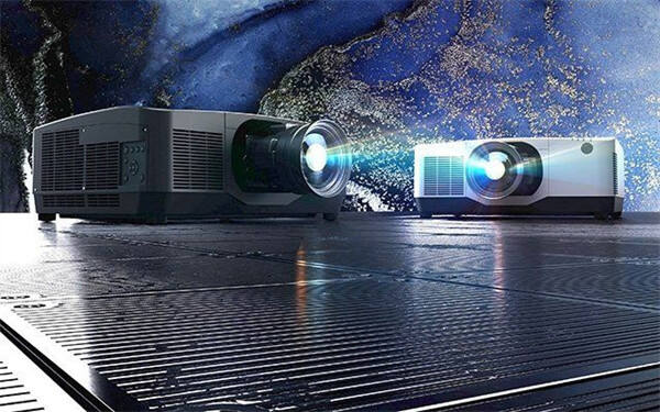 Sharp NEC 推出 PA1405UL 和 PA1705UL 两款投影仪，采用LCD可实现最高17000流明亮度