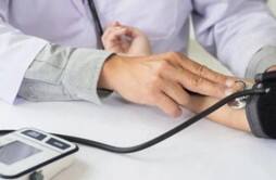 高血压患者除了药物治疗平时该如何控制血压