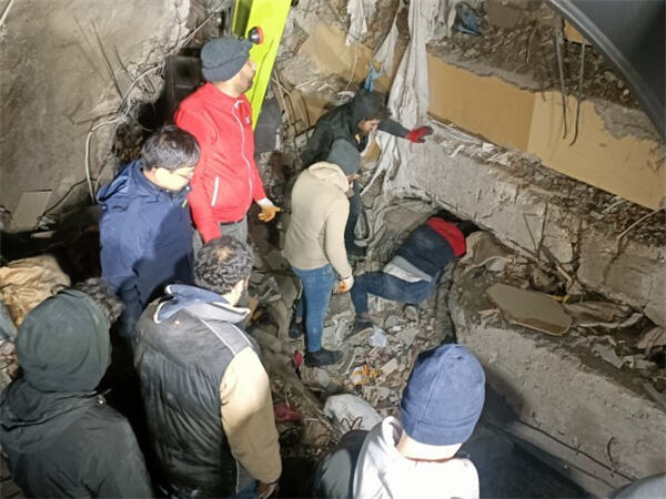土叙在强震中近两万人遇难