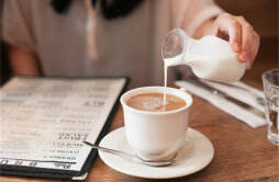 喝咖啡时加入牛奶 抗炎效果可翻倍