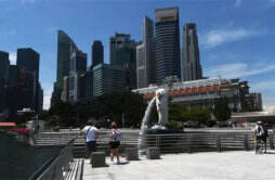 新加坡给穷人发钱 让有钱人增加税收