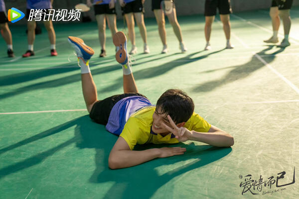 吴磊变身网球少年活力满分 待播剧《爱情而已》引期待