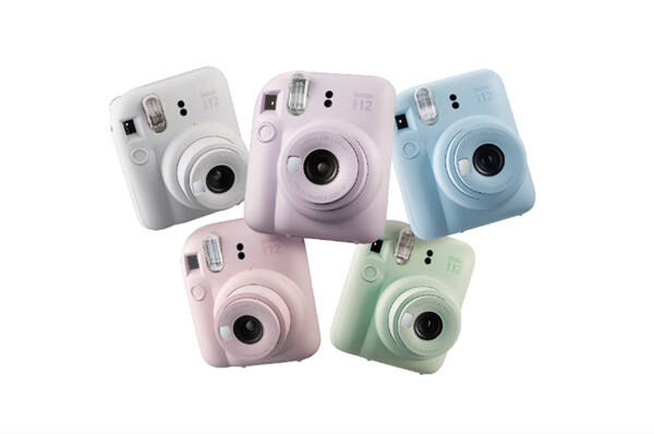 富士胶片推出拍立得相机 Instax Mini 12，售价为 79.95 美元