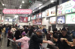 上海新开的超市 一瞬间挤满顾客