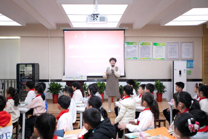 湘江新区小学思政学科带头人黄敏老师主持活动。