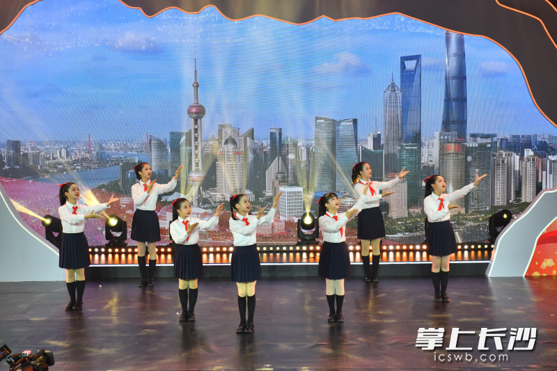 3月25日晚，“快乐看杯”湖南省第六届“诵读中国”经典诵读大赛决赛暨颁奖典礼在中南大学举行。 均为主办方供图