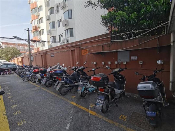 上海一小区租户被禁止停放非机动车