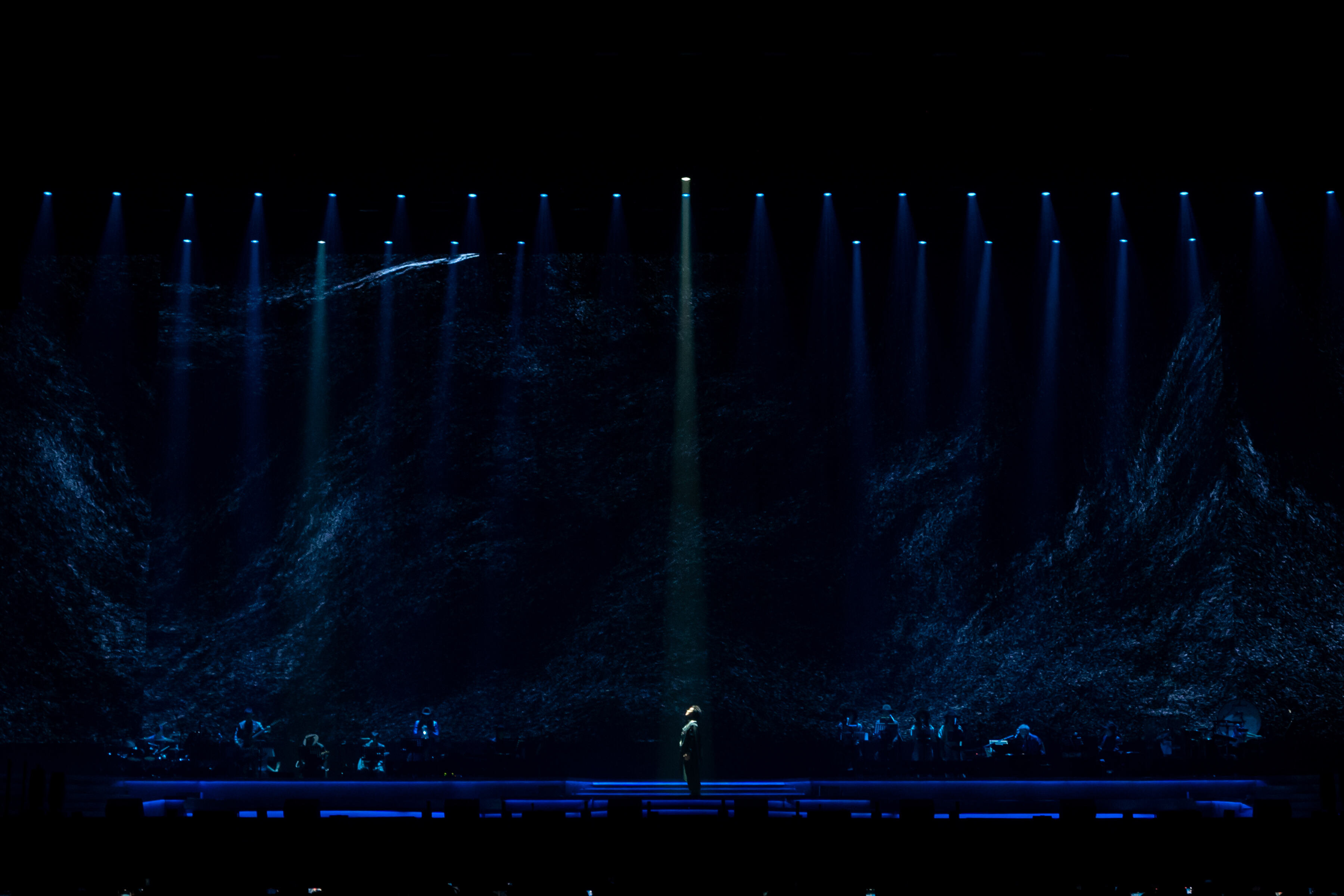 金曲歌王 “E神” 陈奕迅空降狮城 9000名歌迷共同见证陈奕迅的“恐惧与梦想”