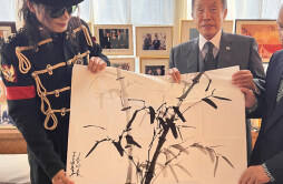 惊！ 王杰克逊在日本挥洒中国墨竹震惊日本艺术界大师，获高度评价赞赏