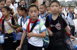 杭州小学生要霸占北京景点了 火车上都是小学生