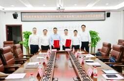 长沙联通与湖南师大附中梅溪湖中学签署战略合作协议