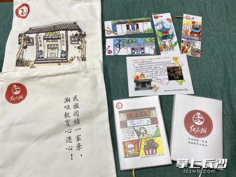 胡巧萍和博才阳光实验小学的学生设计的文创产品。受访者供图