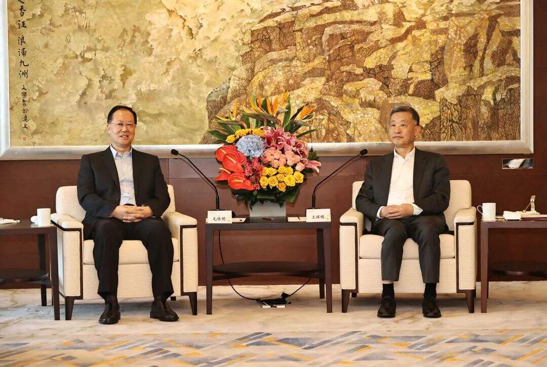 ▲5月29日上午，毛伟明与华润集团董事长王祥明在香港座谈。