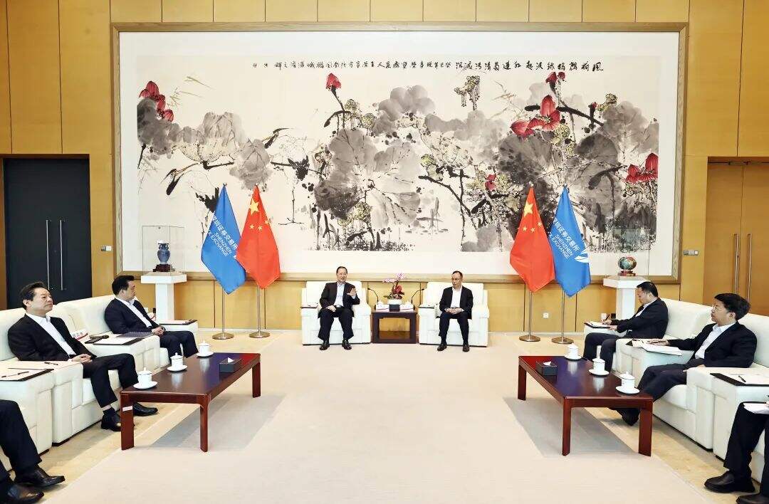 ▲5月31日上午，毛伟明与深圳证券交易所党委书记、理事长陈华平座谈。