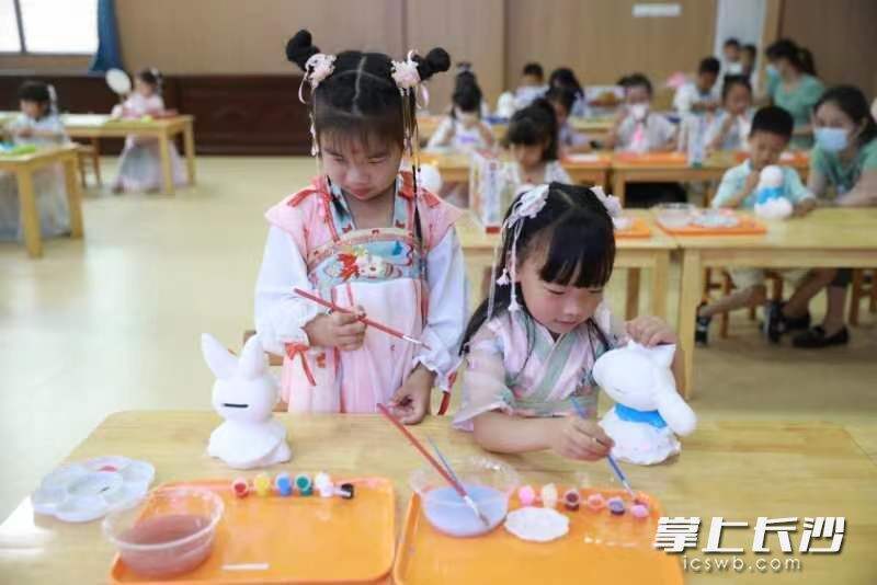 长沙县松雅湖幼儿园举办“古韵润雅园 童心传经典”庆“六一”艺术节活动。均为学校供图